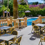 Flor Los Almendros Hotel
